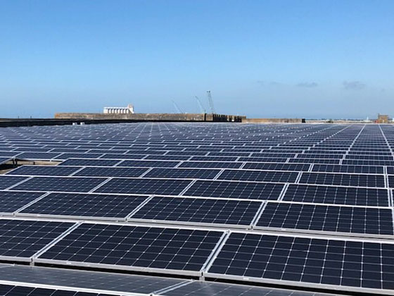 Panneaux solaires toits de la base soumarine de La Rochelle